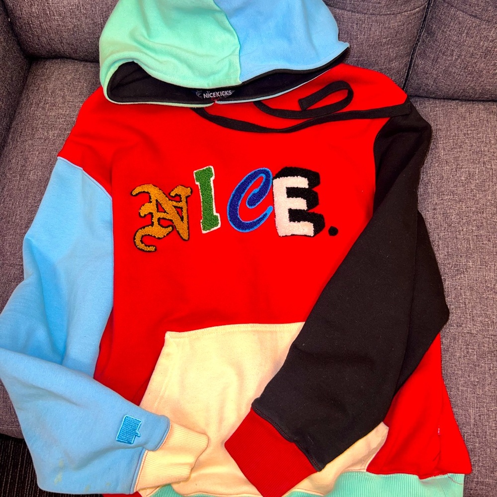 NICE KICKS 🔌 Brand Multicolor Mens Sweater Size Small! EUC!!!